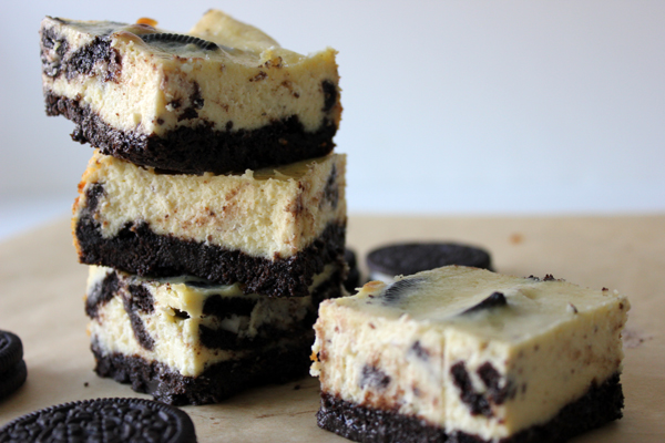 oreo cheesecake bars || https://withach.com